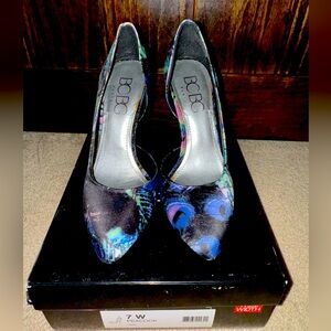 BCBG Jaze D’orsay peacock print Heels